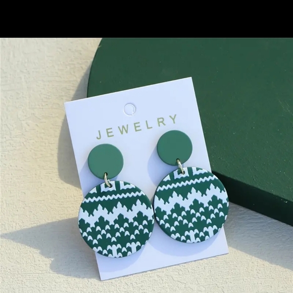 ** BRAND NEW GREEN SWEATER WEATHER EARRINGS - Picture 2 of 4